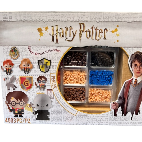 Perler Harry Potter Fused Bead Deluxe Box Kit, 4503 pieces, multicolor - Picture 1 of 3